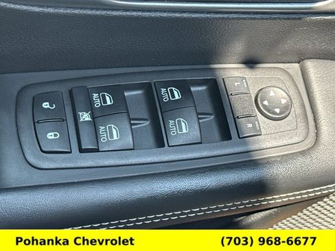 Used 2025 Chrysler Pacifica Select FWD image 19