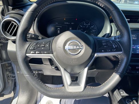 Used 2022 Nissan Kicks SR image 10