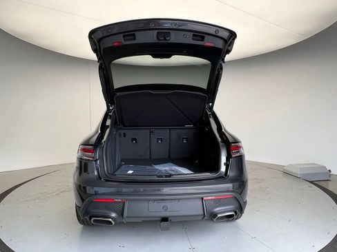 Used 2026 Porsche Macan AWD/4WD image 21