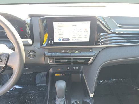 Used 2025 Toyota Camry LE image 22