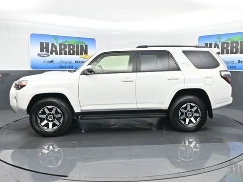 Used 2024 Toyota 4Runner TRD Off-Road image 2