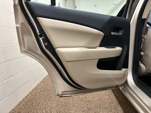 Used 2014 Chrysler 200 Limited FWD image 14