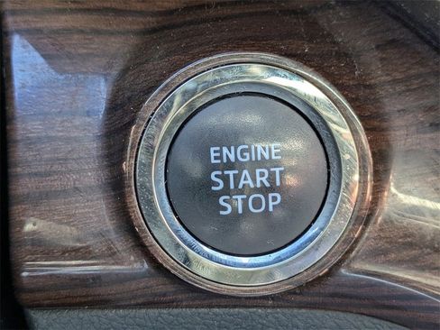 Used 2013 Toyota Avalon XLE image 32