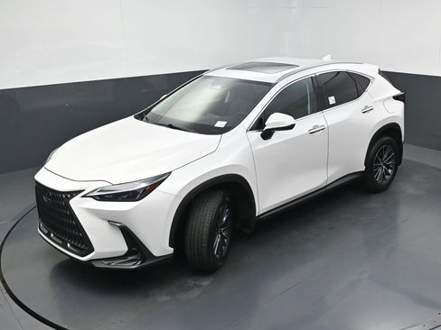 Used 2025 Lexus NX 250 FWD w/ Accessory Package (Z1) image 33