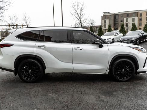 Used 2025 Toyota Highlander XSE AWD/4WD image 3