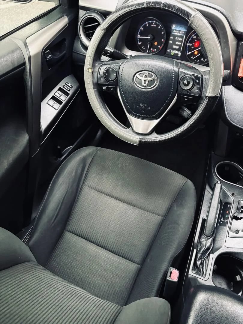 Used 2017 Toyota RAV4 LE FWD image 5