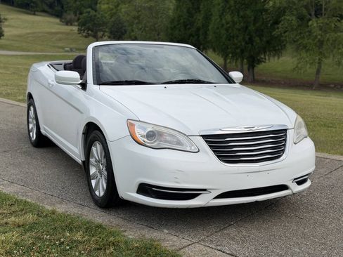 Used 2012 Chrysler 200 Touring FWD image 4