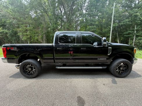Used 2017 Ford F250 Lariat w/ Lariat Value Package AWD/4WD image 6