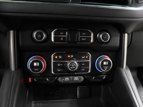 Used 2023 Chevrolet Suburban Z71 w/ Luxury Package AWD/4WD image 11