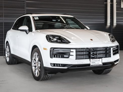Certified 2026 Porsche Cayenne AWD/4WD image 7