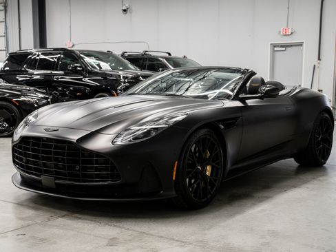 Used 2025 Aston Martin DB12 Convertible RWD image 5