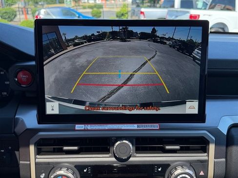 Used 2025 Toyota Tacoma 4x4 w/ TRD Off-Road Package image 15