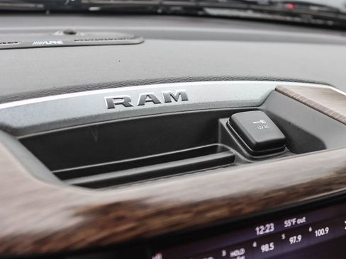 Used 2019 RAM 1500 Laramie image 32