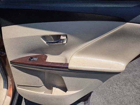 Used 2013 Toyota Venza XLE image 12