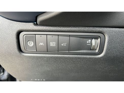 Certified 2025 Chevrolet Equinox EV LT image 22