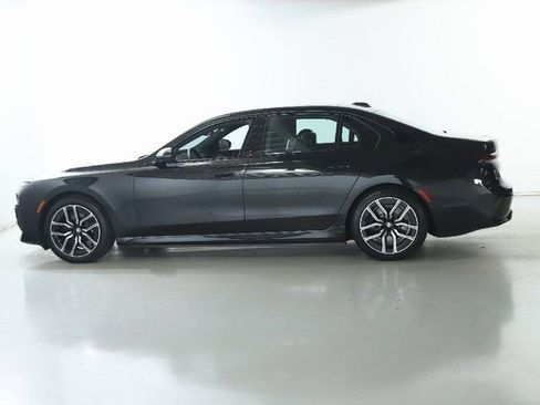 Certified 2025 BMW i7 xDrive60 image 39