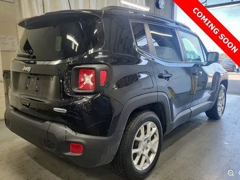 Used 2019 Jeep Renegade Latitude w/ Cold Weather Group image 3