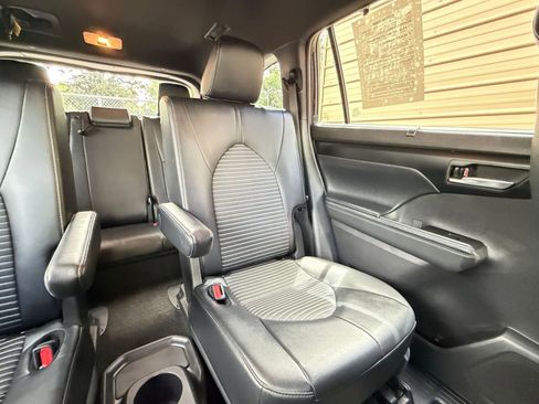 Used 2025 Toyota Highlander XSE AWD/4WD image 40