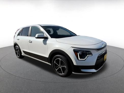 Used 2026 Kia Niro LX FWD image 2
