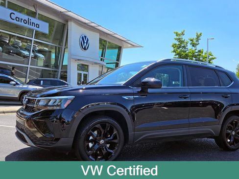 Certified 2023 Volkswagen Taos SE w/ Panoramic Sunroof Package FWD image 1