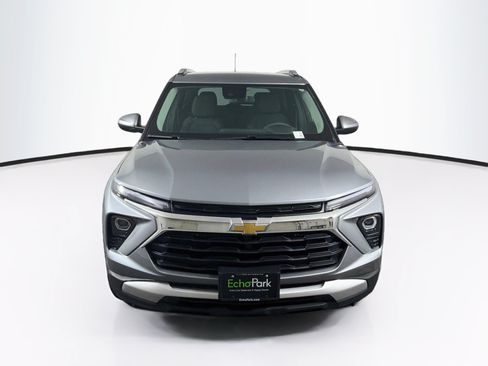 Used 2025 Chevrolet TrailBlazer LT FWD image 2