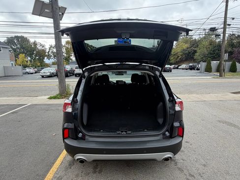 Used 2021 Ford Escape SE image 14