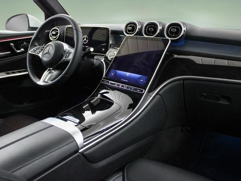 Used 2025 Mercedes-Benz GLC 300 image 21