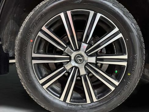 Used 2019 Lexus LX 570 4WD w/ Luxury Package image 40