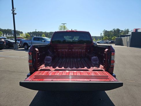 Used 2024 Nissan Frontier SV RWD image 14