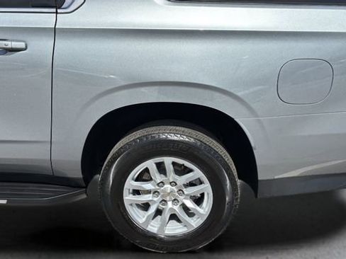 Used 2024 Chevrolet Suburban LT RWD image 35