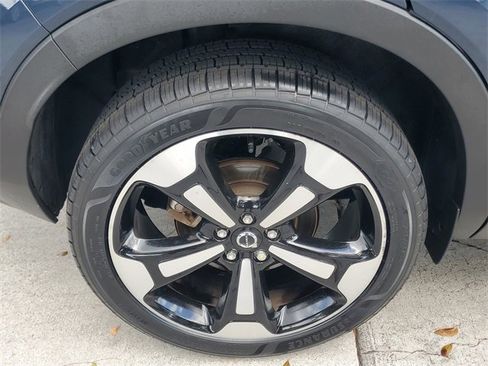 Used 2021 Volvo XC40 T4 Momentum w/ Premium Package image 7