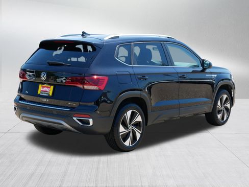 Used 2023 Volkswagen Taos SE w/ Panoramic Sunroof Package AWD/4WD image 7