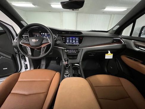 New 2026 Cadillac XT5 Premium Luxury w/ LPO, Floor Liner Package image 17