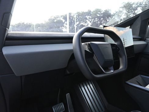 Used 2024 Tesla Cybertruck Cyberbeast AWD/4WD image 16