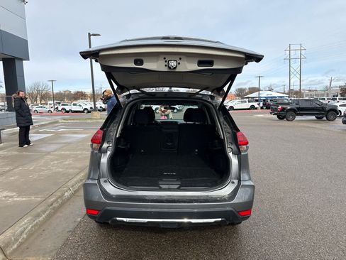 Used 2018 Nissan Rogue SV image 12