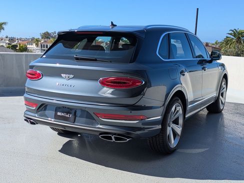 Certified 2025 Bentley Bentayga AWD/4WD image 11
