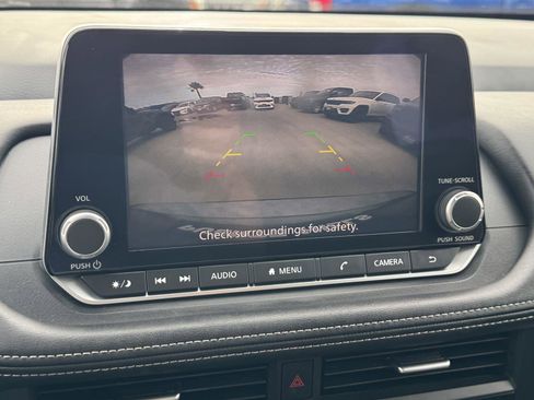 Used 2025 Nissan Rogue SV FWD image 22