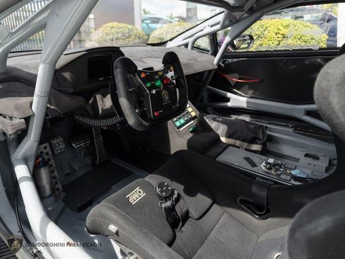 Used 2022 Lamborghini Huracan EVO image 17