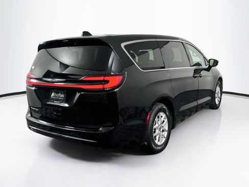 Used 2024 Chrysler Pacifica Touring-L FWD image 9