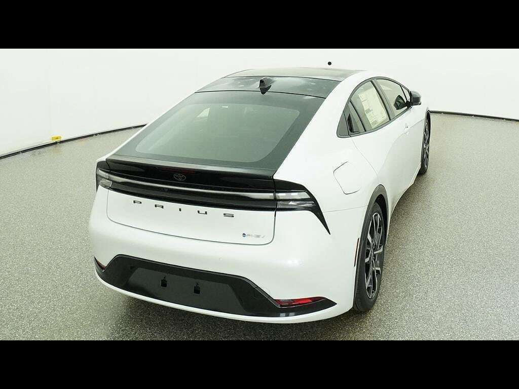 New 2026 Toyota Prius Plug-In Hybrid FWD image 25