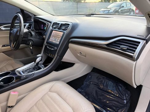Used 2013 Ford Fusion SE FWD image 19
