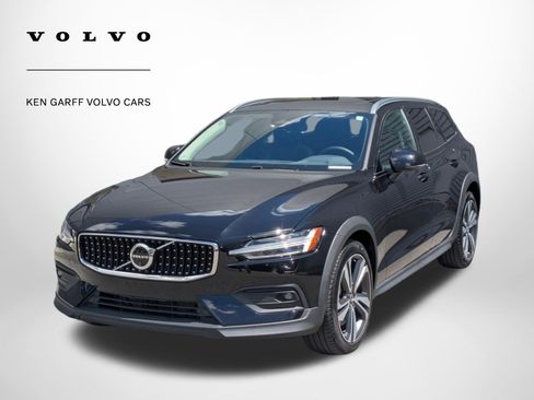 Used 2025 Volvo V60 B5 Cross Country Plus AWD/4WD image 7