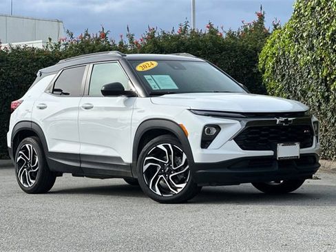 Used 2024 Chevrolet TrailBlazer RS w/ Convenience Package image 2