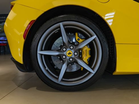 Used 2023 Ferrari F8 Tributo RWD image 33