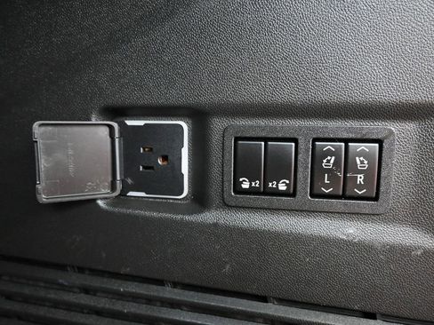 Used 2022 Chevrolet Tahoe Premier AWD/4WD image 33