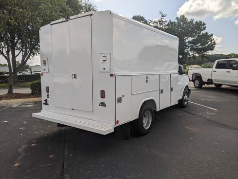 New 2025 Chevrolet Express 3500 w/ Power Convenience Package image 8