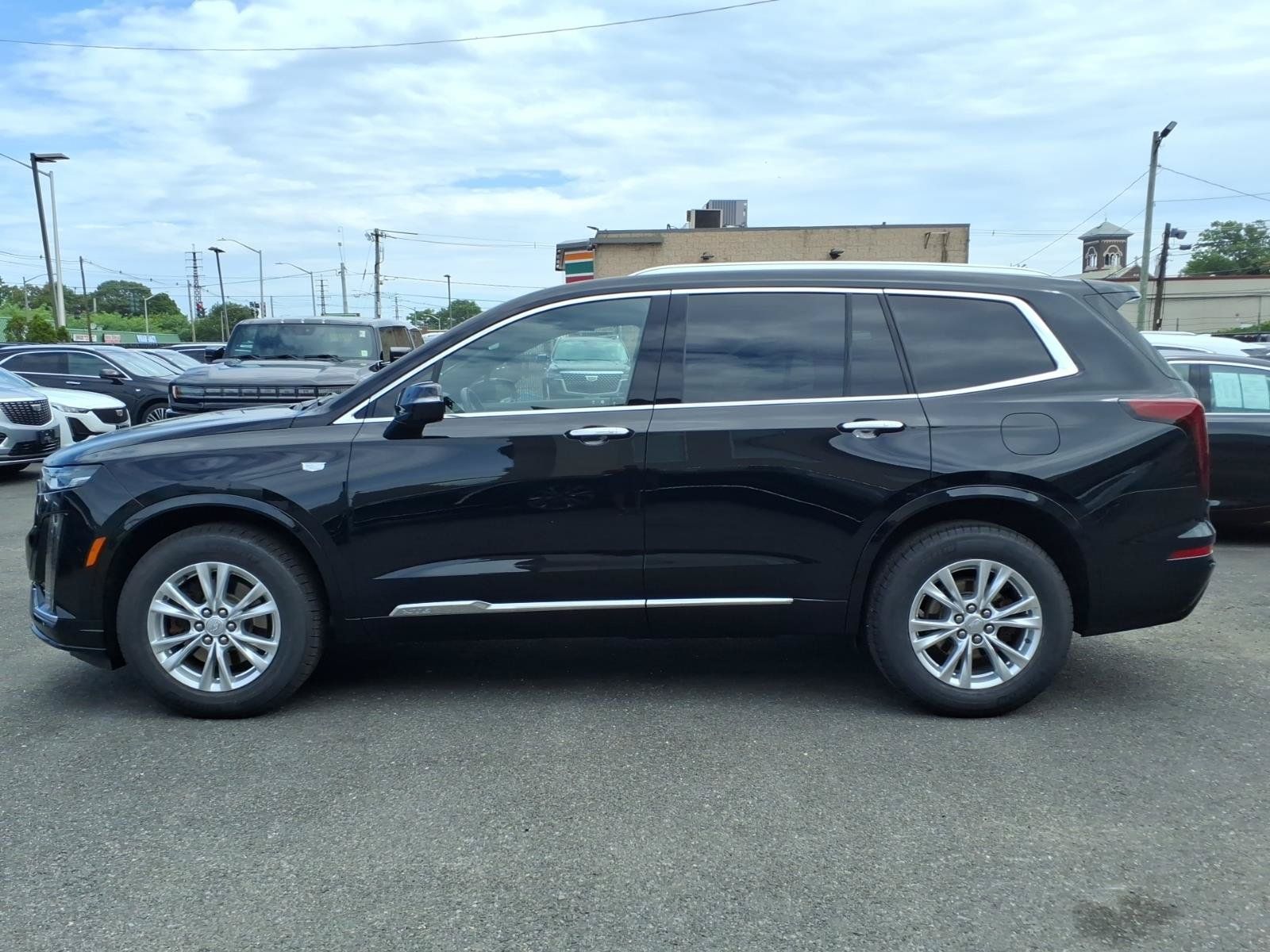 Certified 2024 Cadillac XT6 Luxury AWD/4WD image 8