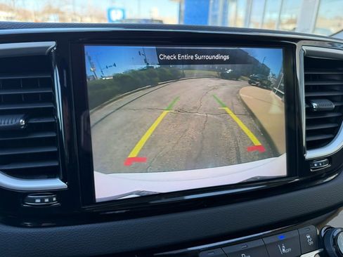 Used 2024 Chrysler Pacifica Touring-L image 20