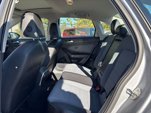Used 2025 Volkswagen Jetta SE image 24