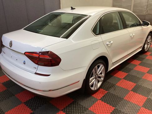 Used 2017 Volkswagen Passat 1.8T SE FWD image 3